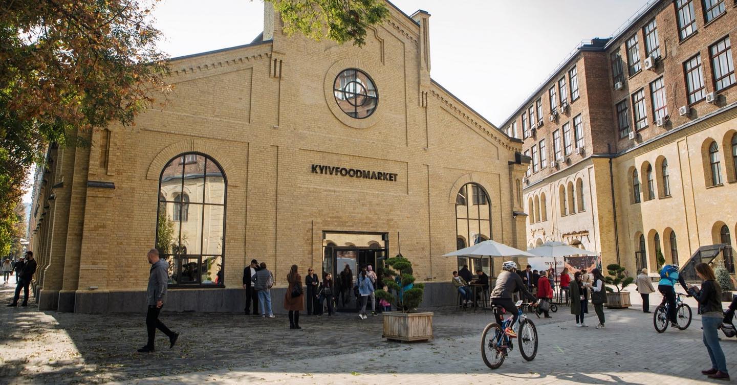 ТРЦ, кино и рестораны: что уже работает в Киеве (список)