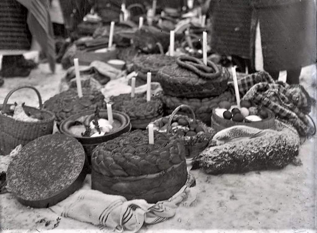 Дивіться, як українці святили паски століття тому: великодні фото з різних регіонів