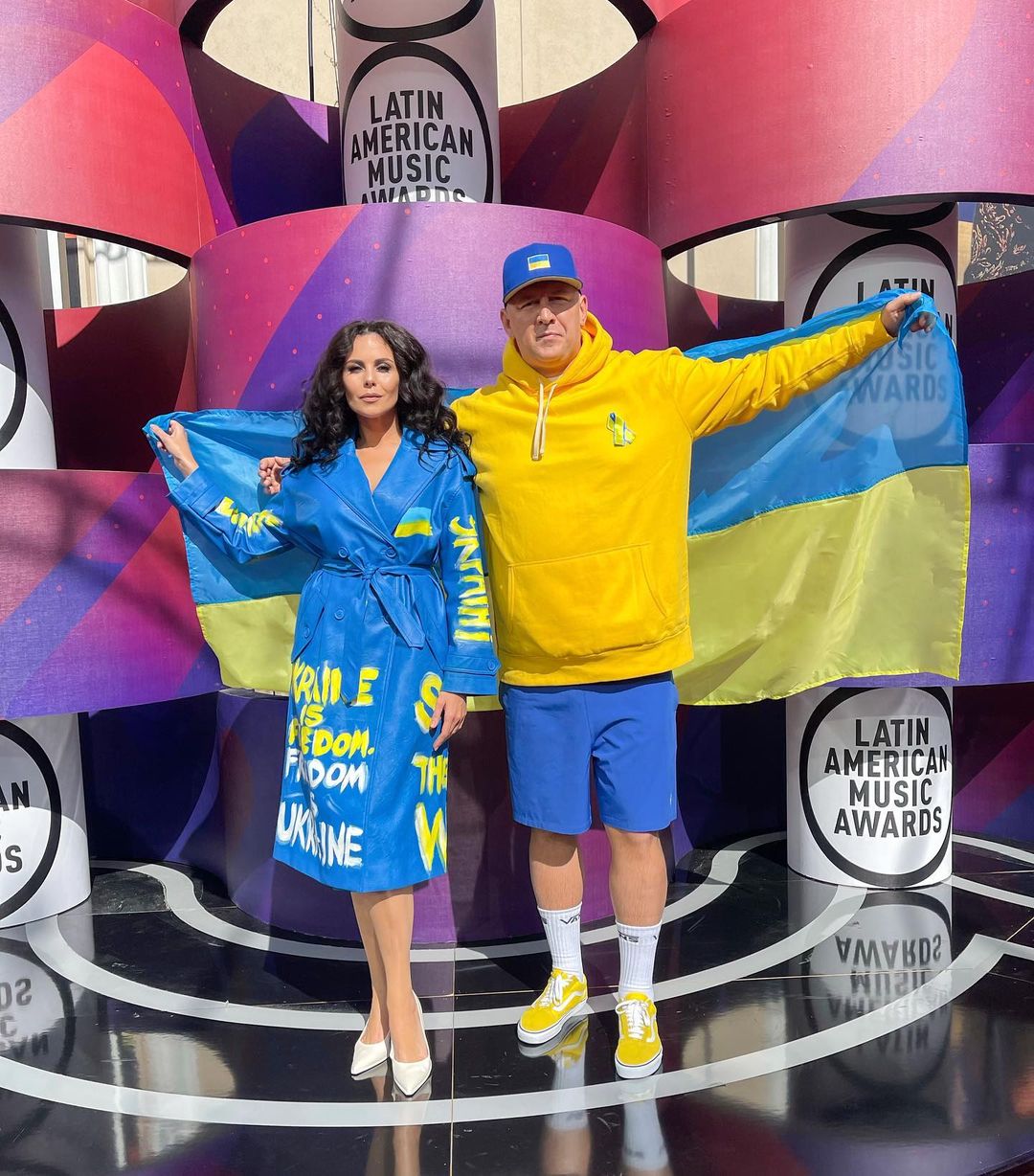 Сине-желтые сердца: невероятные патриотические платья украинских звезд, которые завораживают