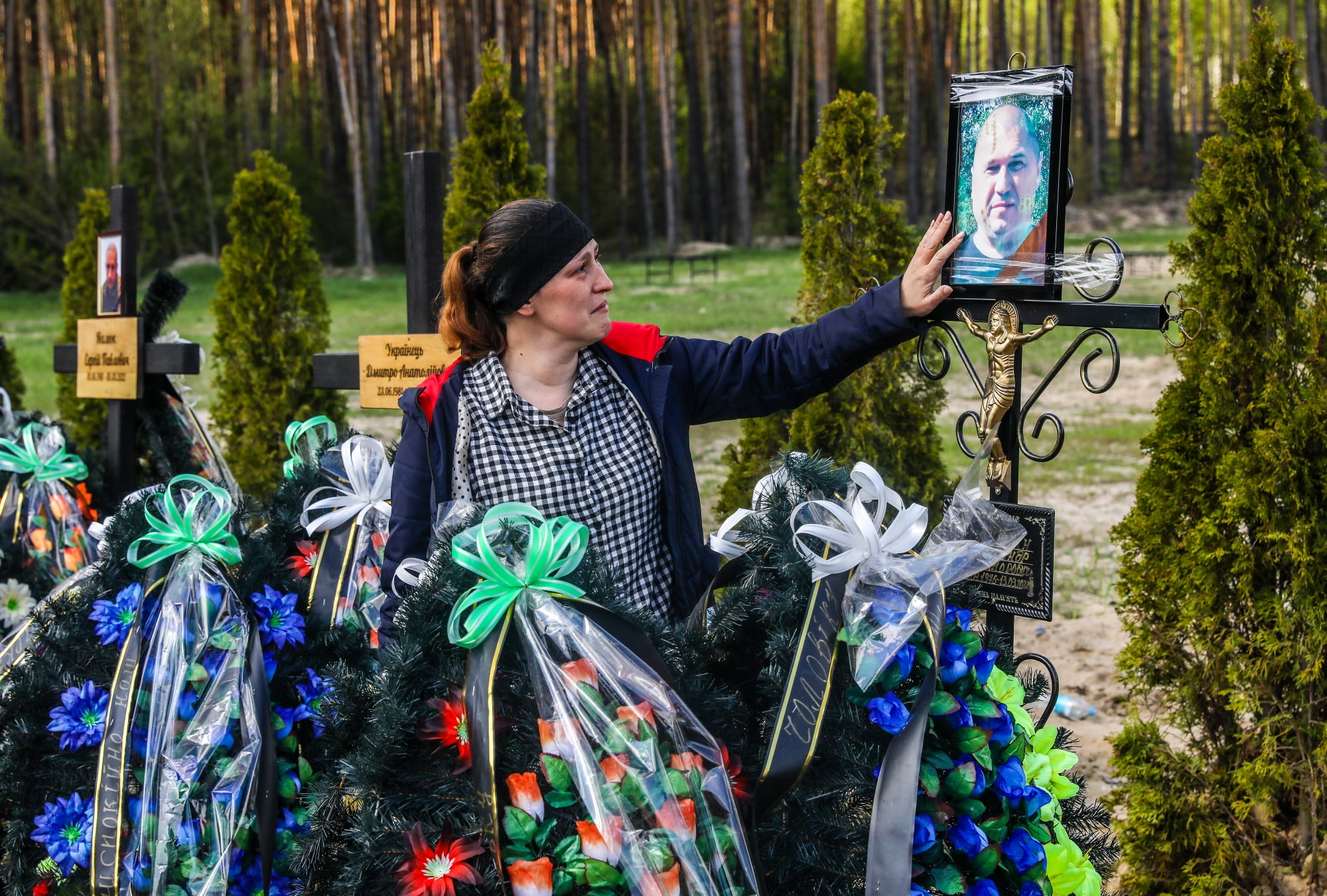 Мурашки по коже: сеть потрясли фото поминальных дней в Ирпене