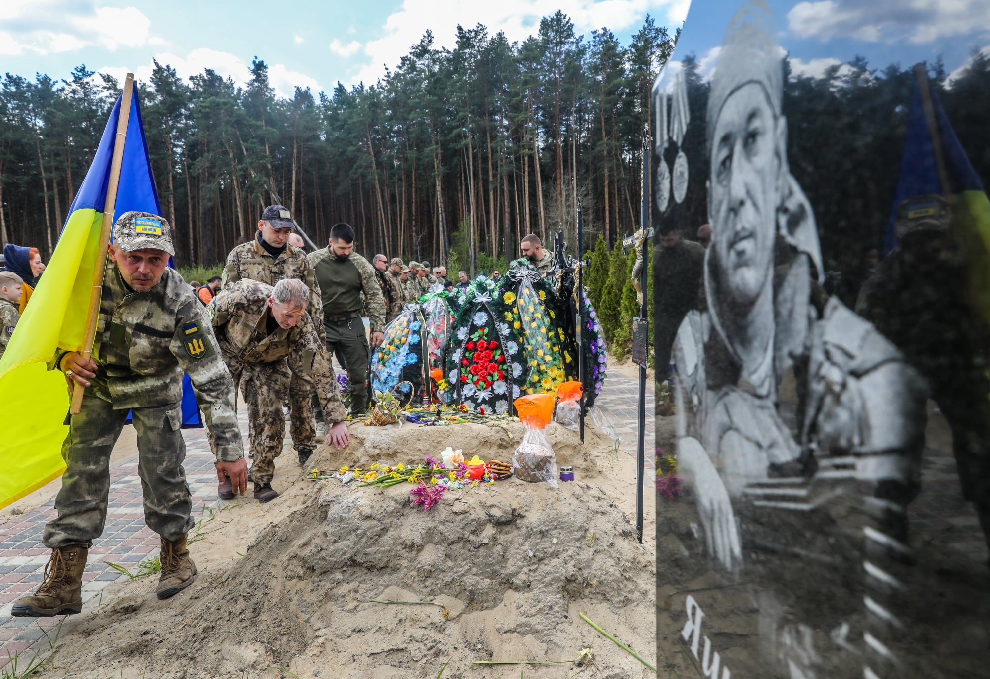 Мурашки по коже: сеть потрясли фото поминальных дней в Ирпене