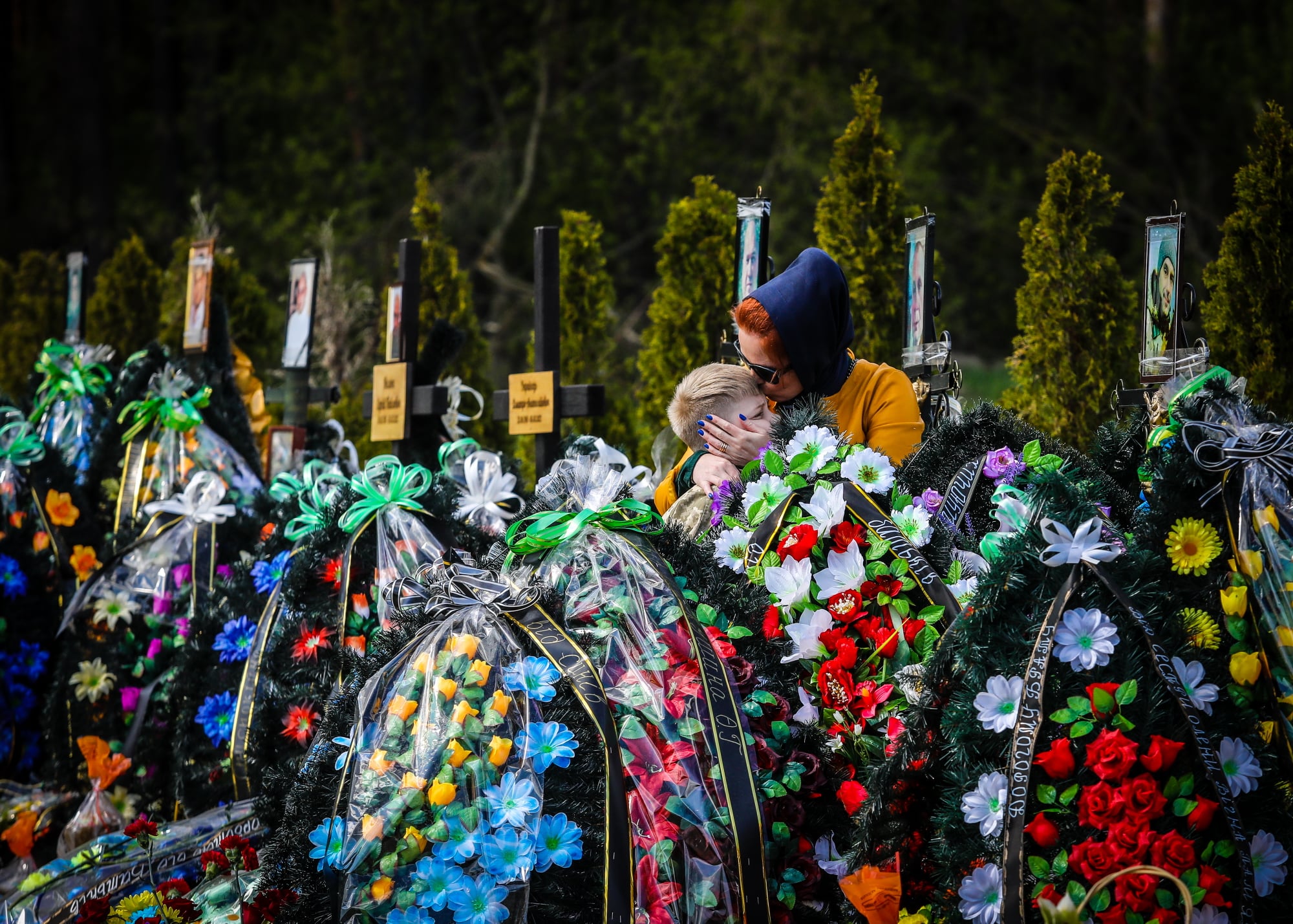 Мурашки по коже: сеть потрясли фото поминальных дней в Ирпене