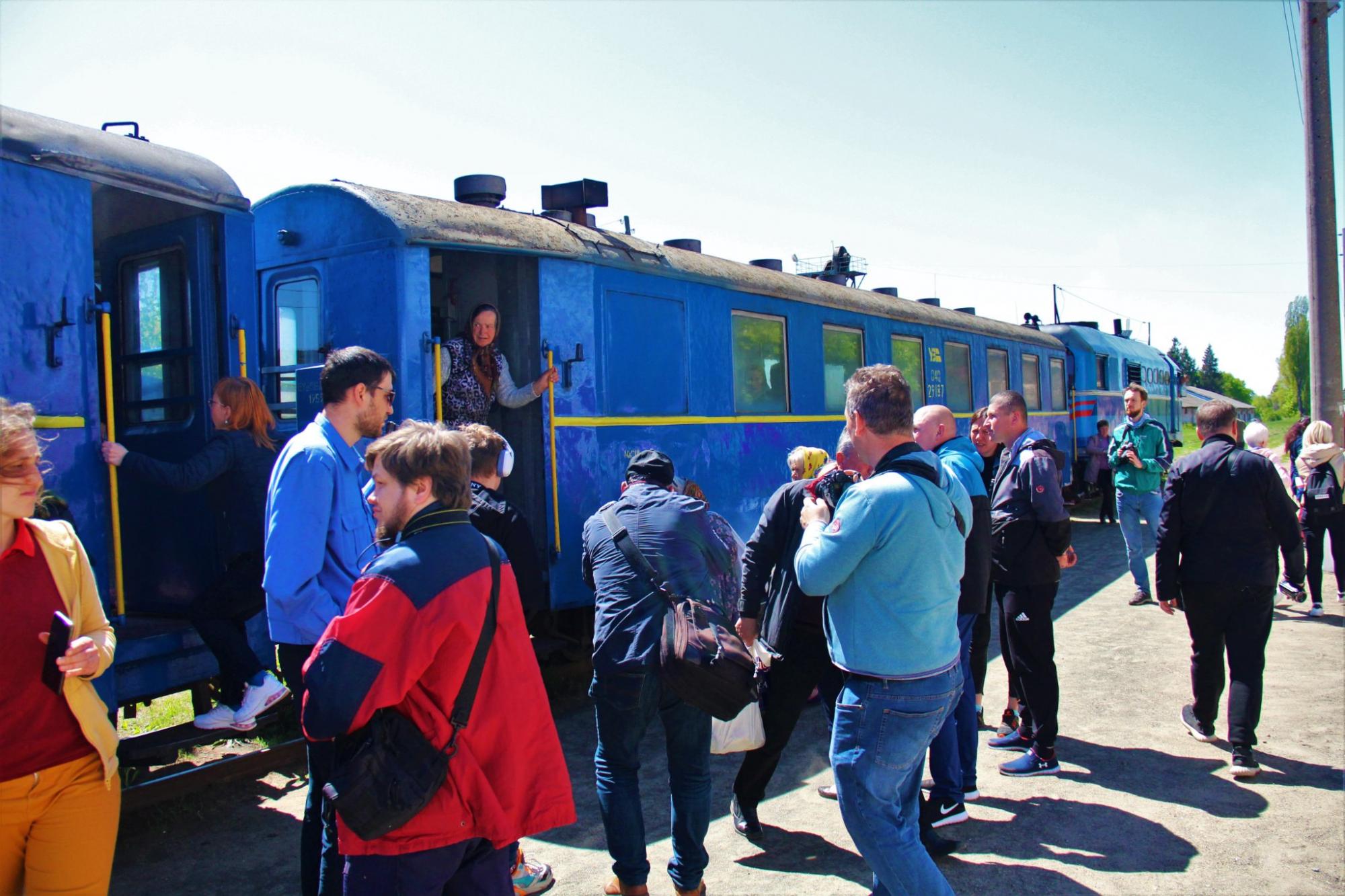 Пейзажи и история. Переселенцев в Украине перевозит самая длинная узкоколейка в Европе