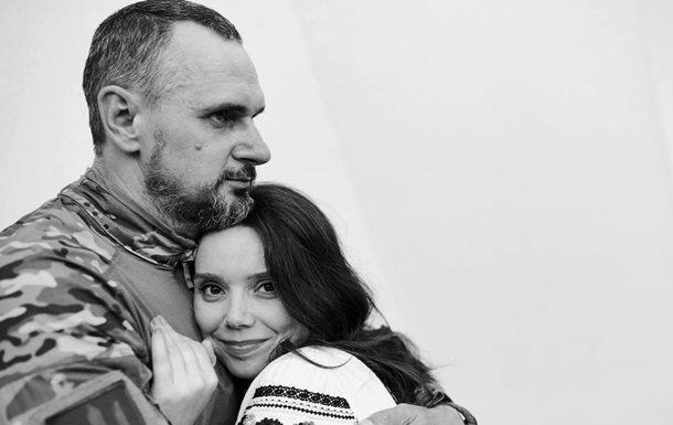 "Папина сказка, мамина ласка". Олег Сенцов с женой отпраздновали первый день рождения сына (видео)