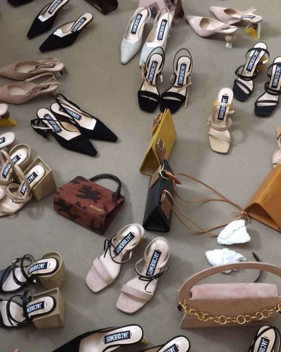 Тот самый Jacquemus: знаковые вещи и показы французского дизайнера, которые влюбили в себя мир