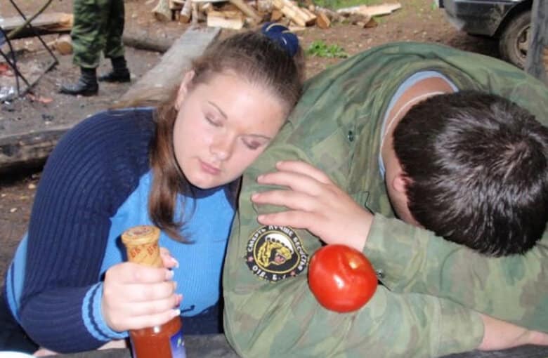 "Сдыхайте, мучайтесь": в сети нашли россиянку, которая хотела вырезать звезды на спинах украинских детей