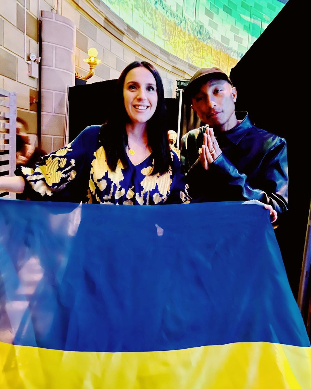 Сине-желтые сердца: невероятные патриотические платья украинских звезд, которые завораживают