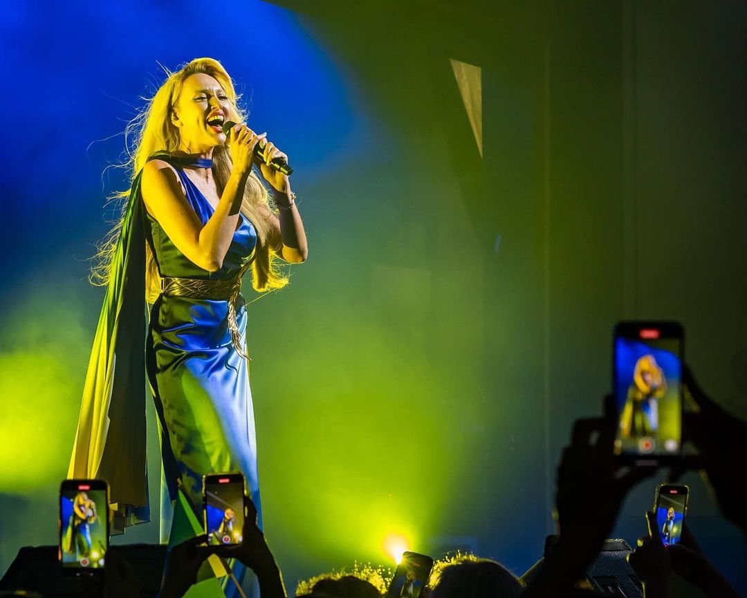 Сине-желтые сердца: невероятные патриотические платья украинских звезд, которые завораживают