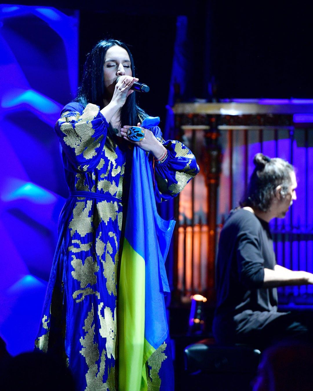 Сине-желтые сердца: невероятные патриотические платья украинских звезд, которые завораживают