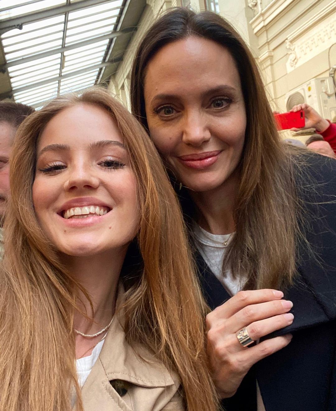 Анджелина Джоли носит украинское кольцо за 1500 грн (фото)