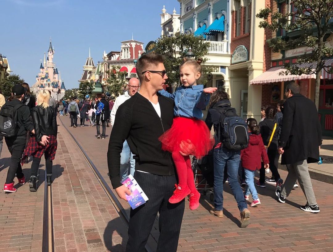 "Эмилия, солнышко мое": Остапчук чувственно поздравил дочь, которой не может позвонить из-за экс-жены