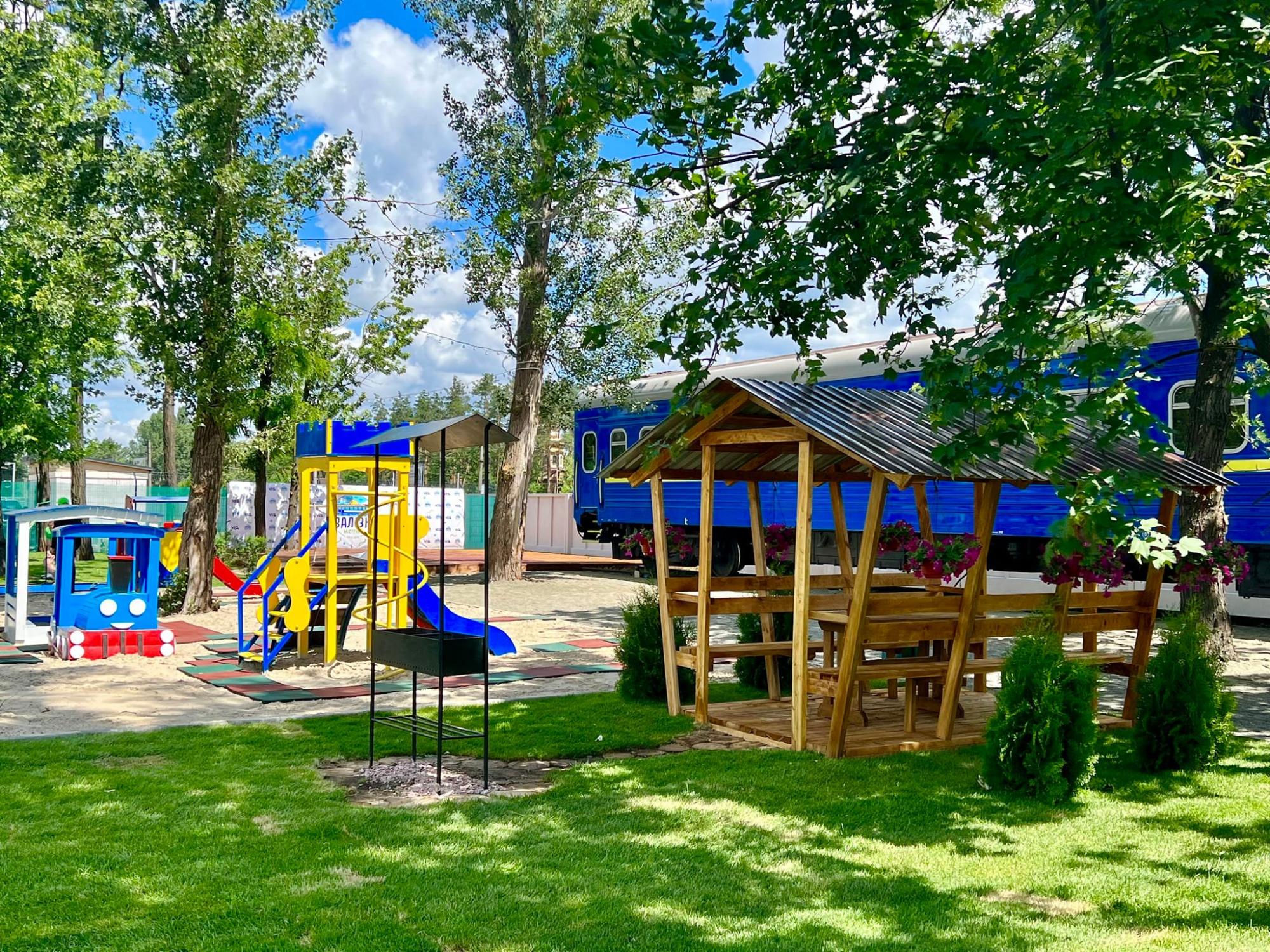 Залізне містечко в Ірпені: як виглядає нове житло для переселенців (фото)