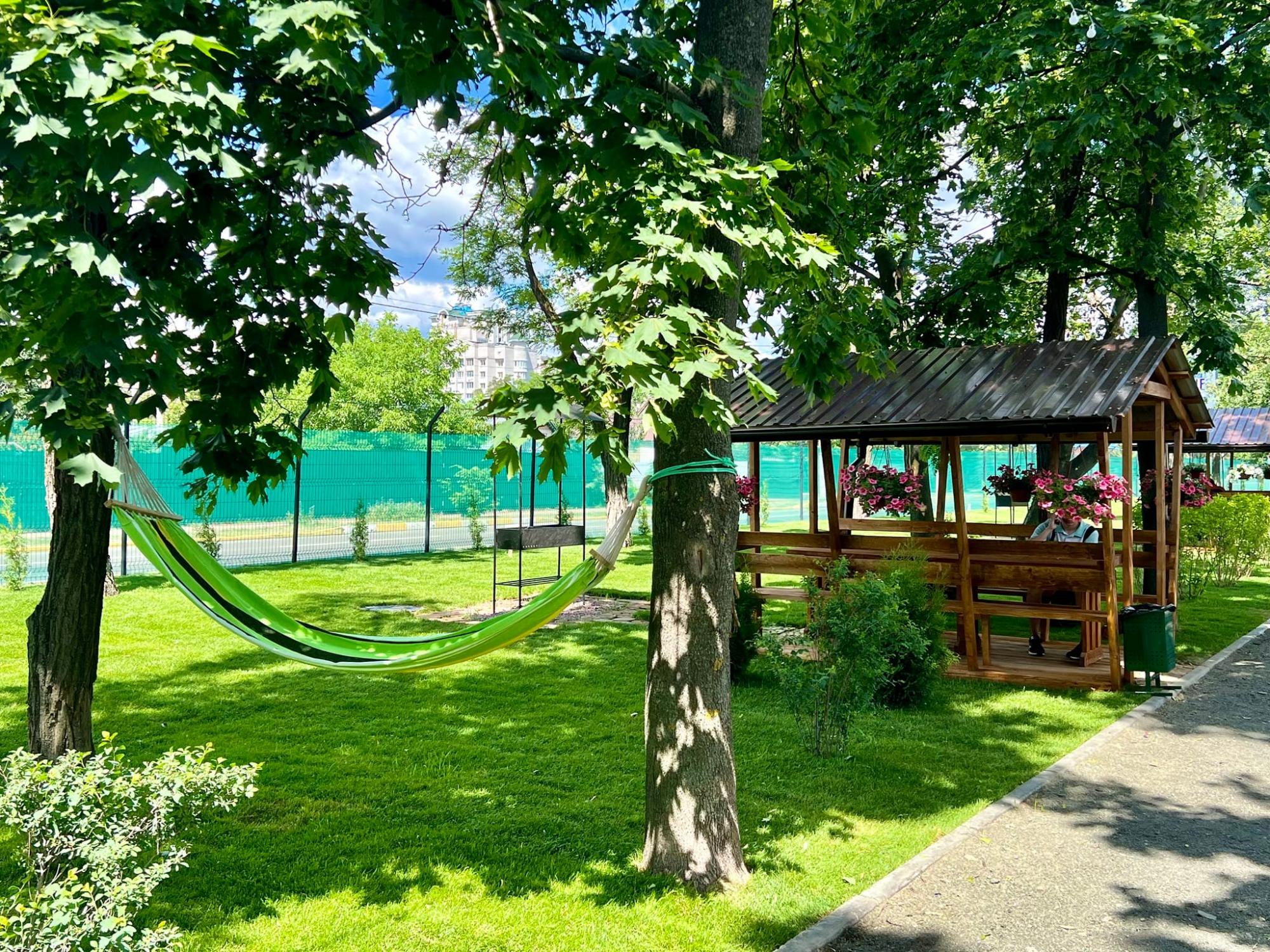 Залізне містечко в Ірпені: як виглядає нове житло для переселенців (фото)