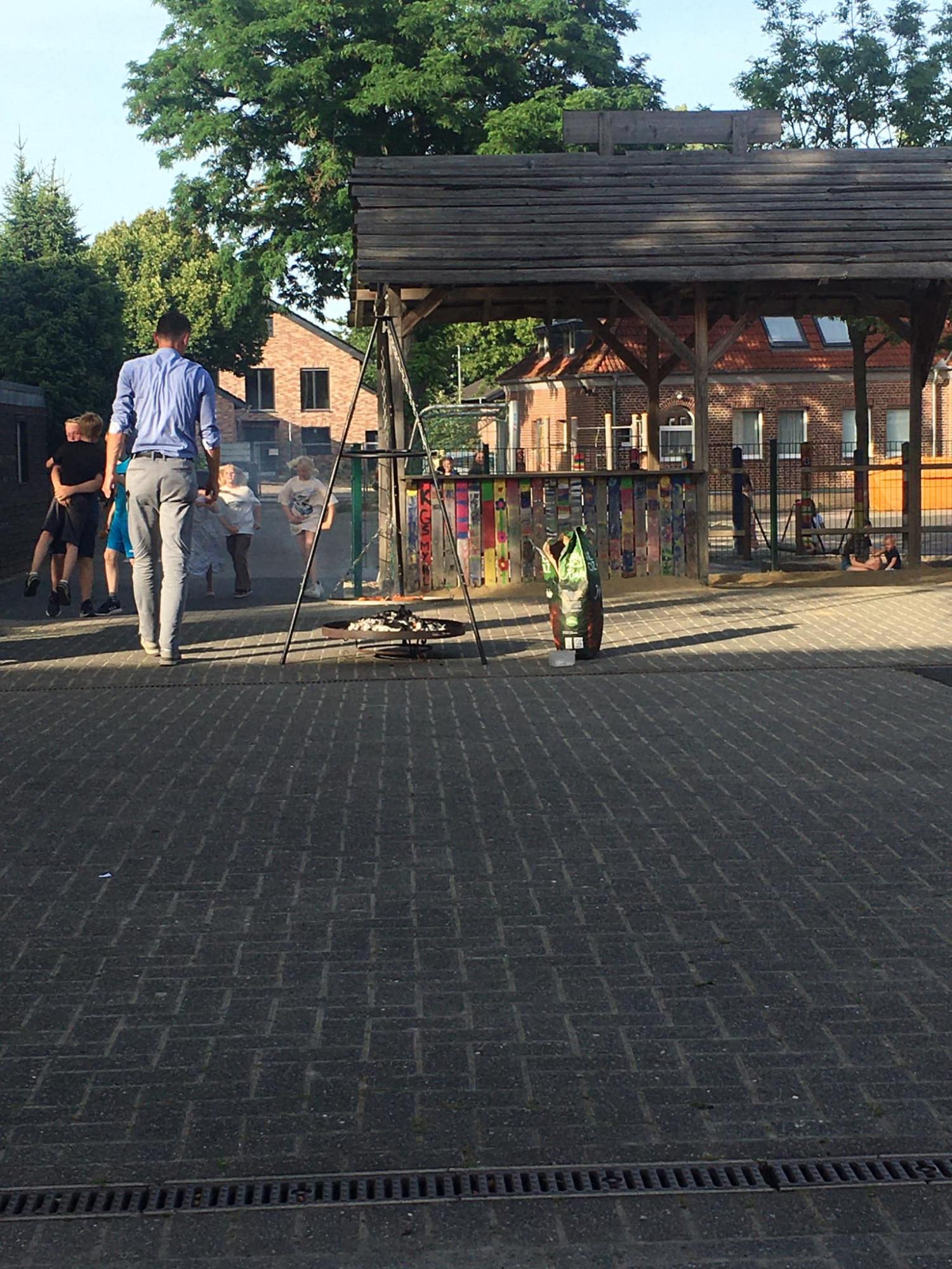 "Людоньки, я ледь не плакала": українка показала випускний у німецькій школі