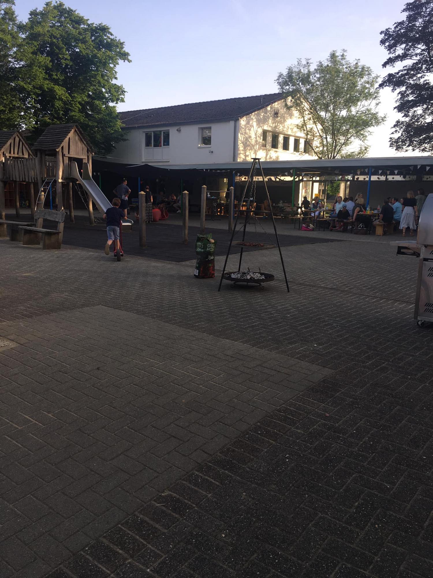 "Людоньки, я ледь не плакала": українка показала випускний у німецькій школі