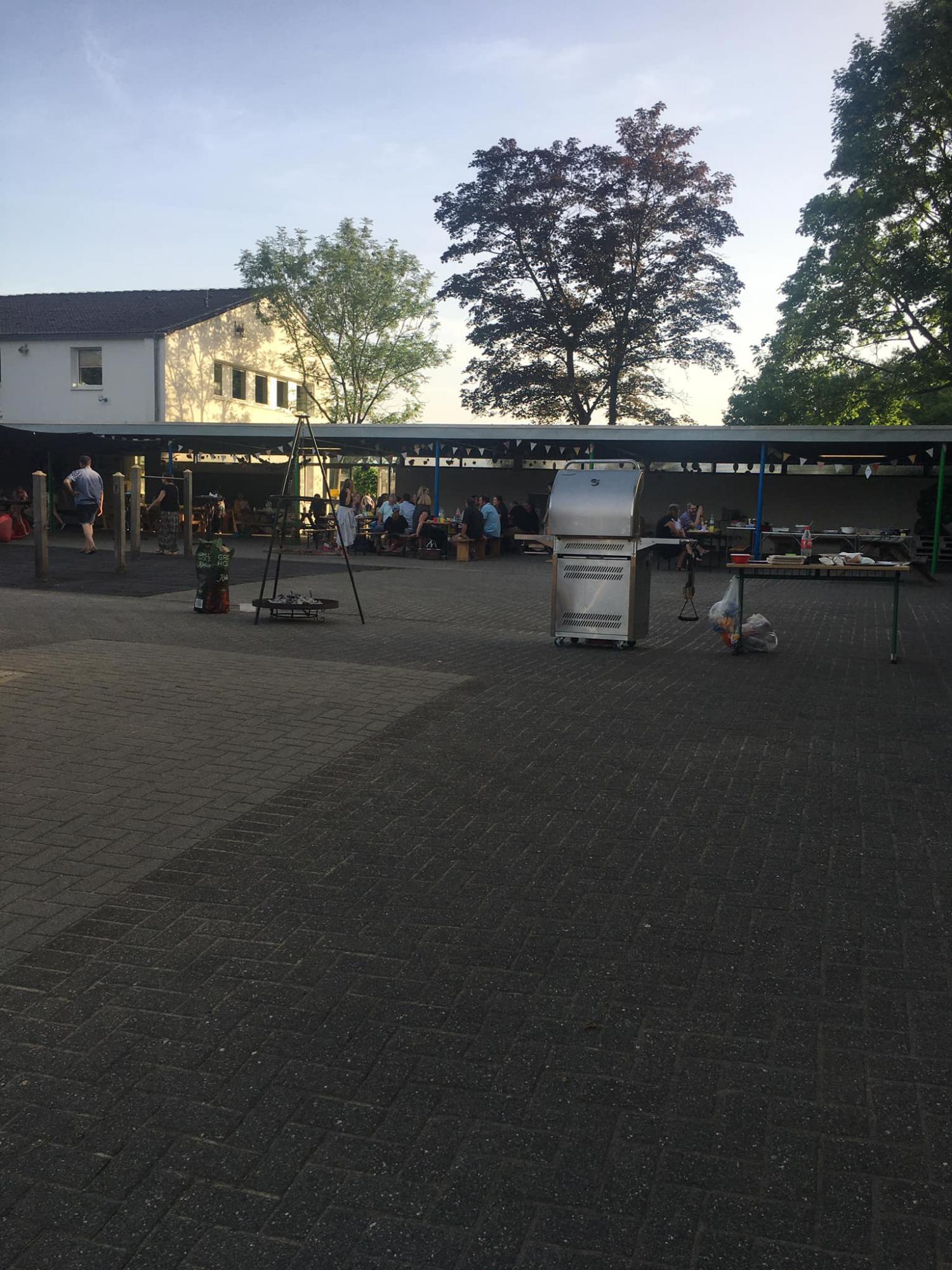 "Людоньки, я ледь не плакала": українка показала випускний у німецькій школі