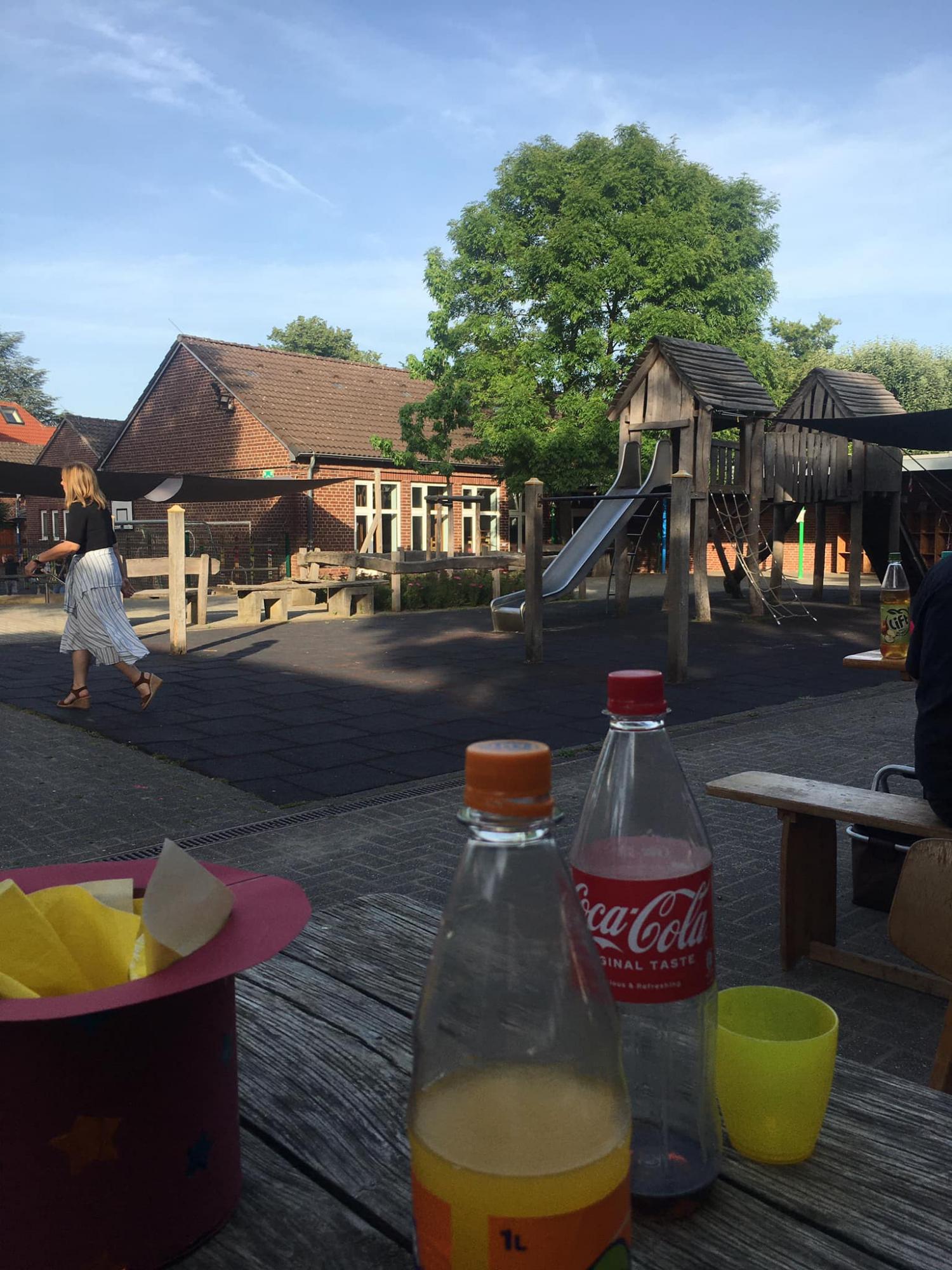 "Людоньки, я ледь не плакала": українка показала випускний у німецькій школі