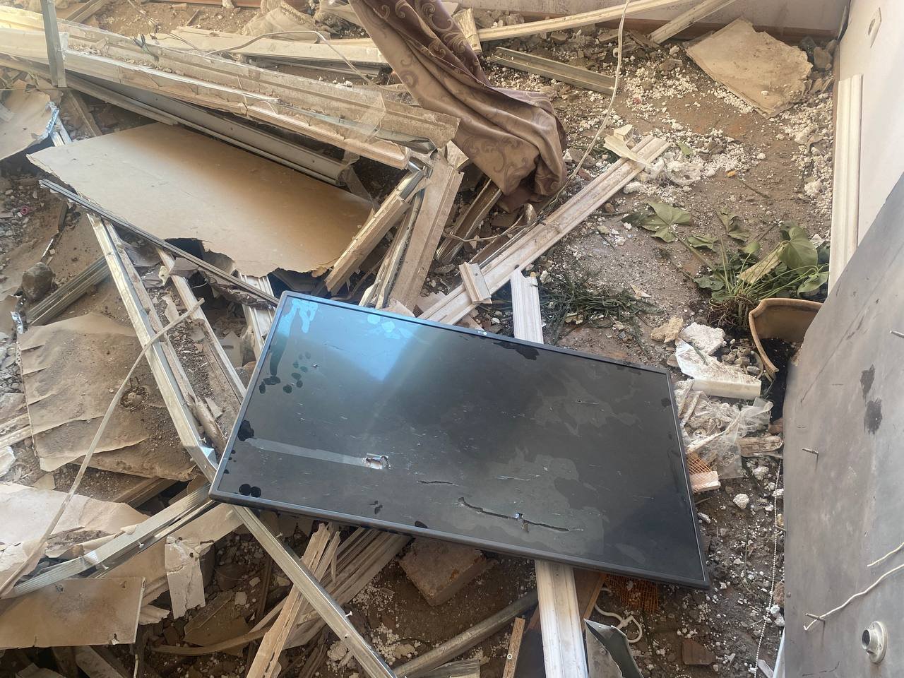 Мама, это реальность? Семья из Харькова убежала от войны на запад и там попала под ракетный обстрел