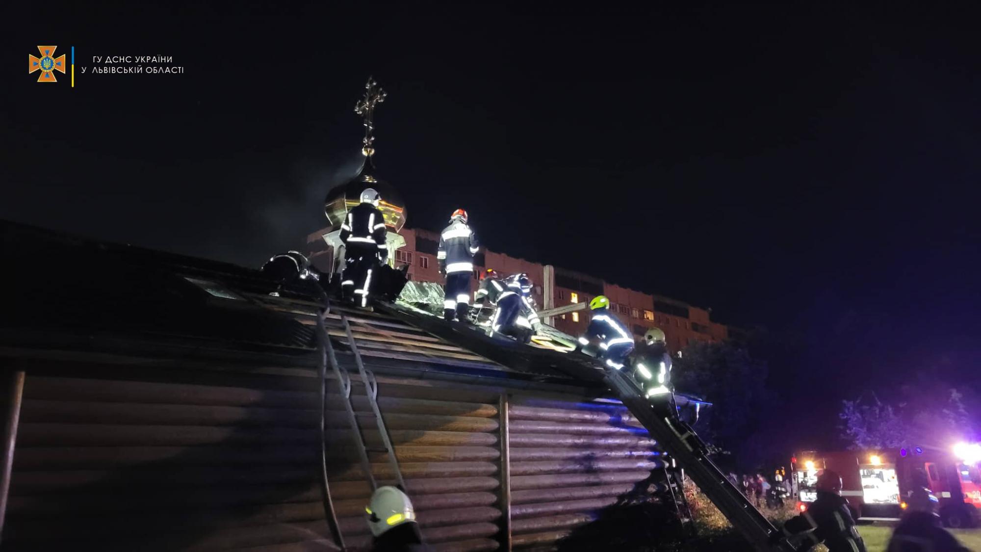 Во Львове загорелась деревянная церковь УПЦ МП