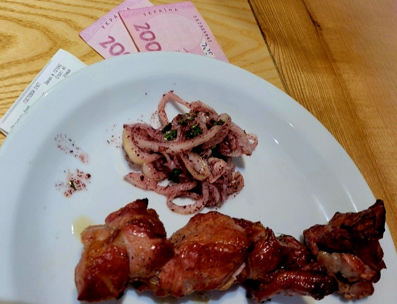 Два чека по 200: в Херсоне оккупанты заказали шашлык на набережной и умерли