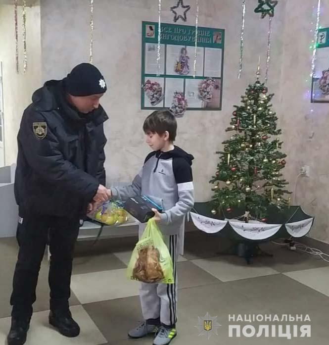 Под Днепром в лесу попали в беду мужчина с 10-летним сыном: ребенок спас отца без сознания своим теплом
