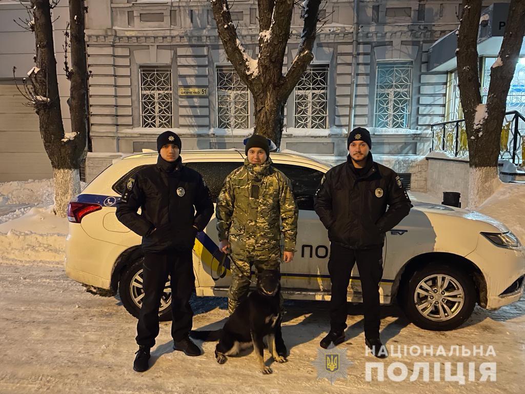 Под Днепром в лесу попали в беду мужчина с 10-летним сыном: ребенок спас отца без сознания своим теплом