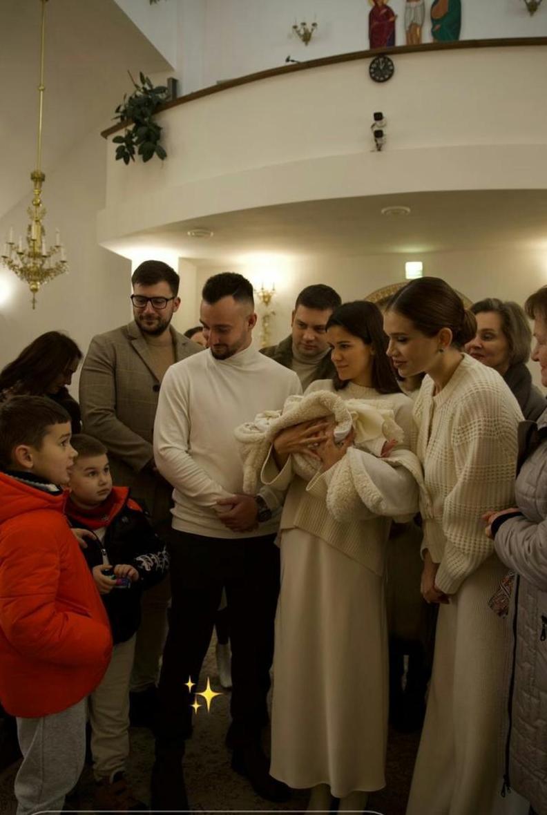 Блогерка-мільйонниця Саша Бо похрестила донечку: зворушливі фото таїнства