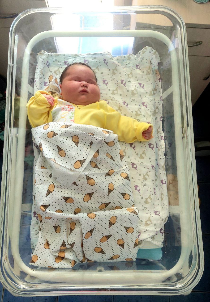 Во Львове родилась девочка-богатырка: вес более пяти килограмм