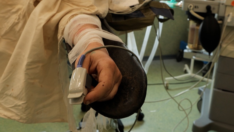 Нескінченна зміна. Один день з медиками лікарні Мечникова, де щодня рятують військових