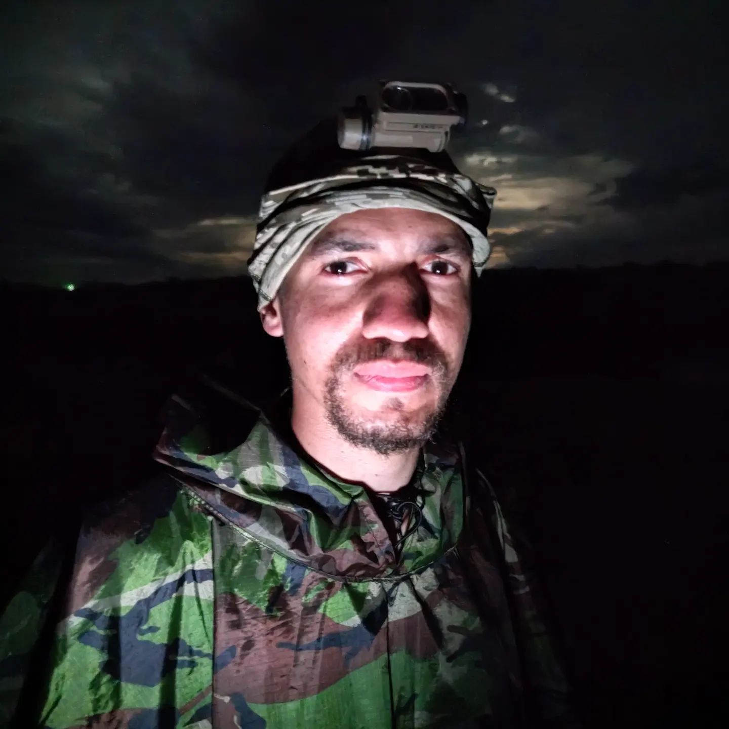 Украинский актер, который воюет на передовой, снова стал папой: милые фото дочки