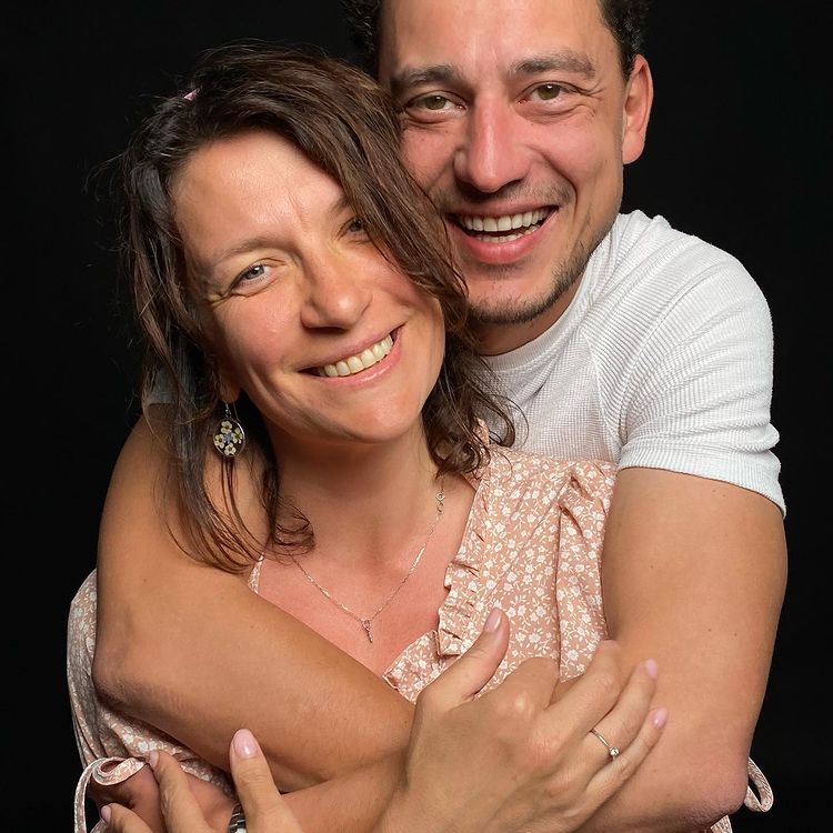 Автор "Орла и решки" Синельников женился: свадьба была в доме в Буче, который разгромили оккупанты