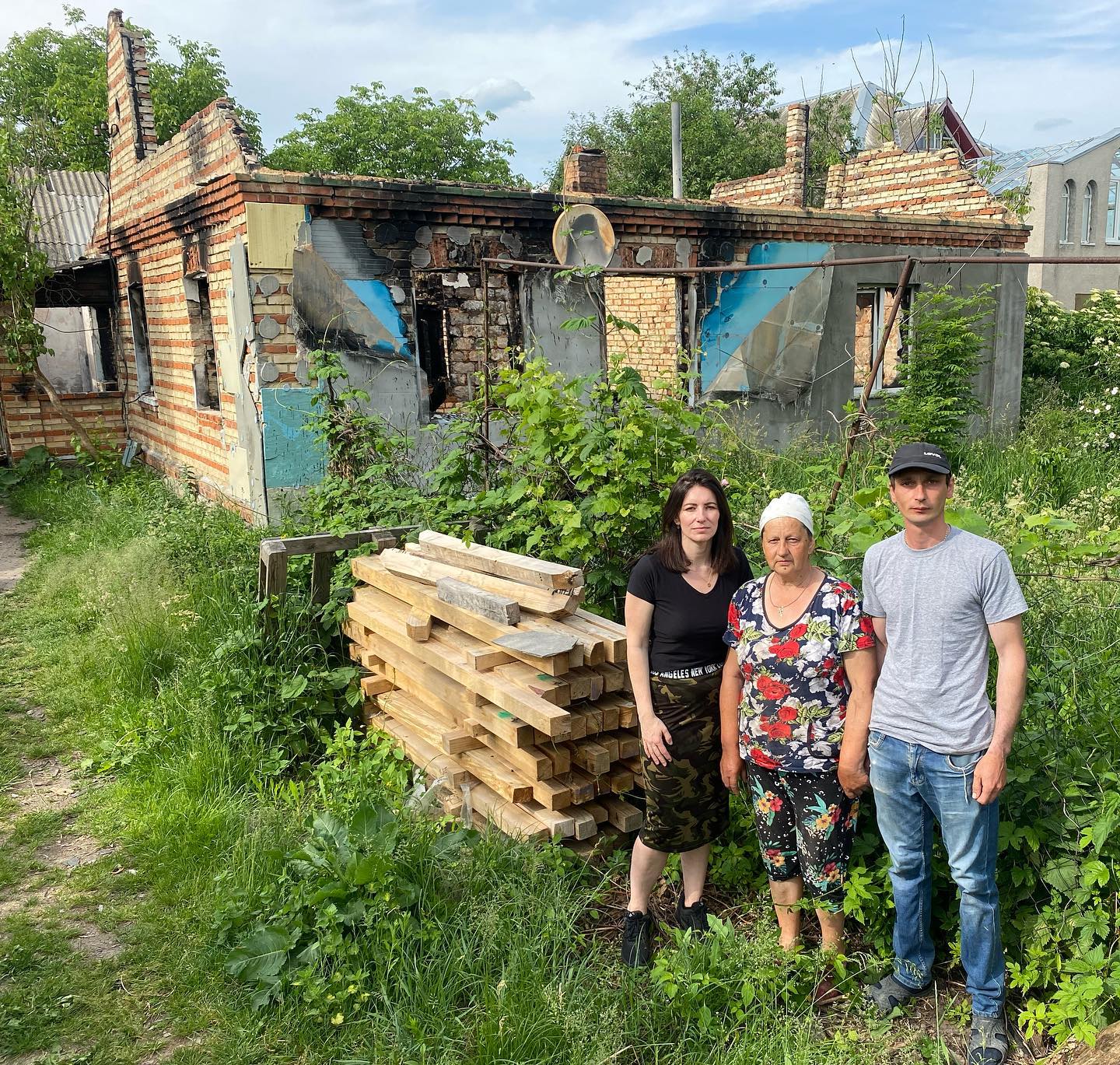 В США школьники собрали деньги на модульные дома для украинцев, и приехали в Макаров для установки