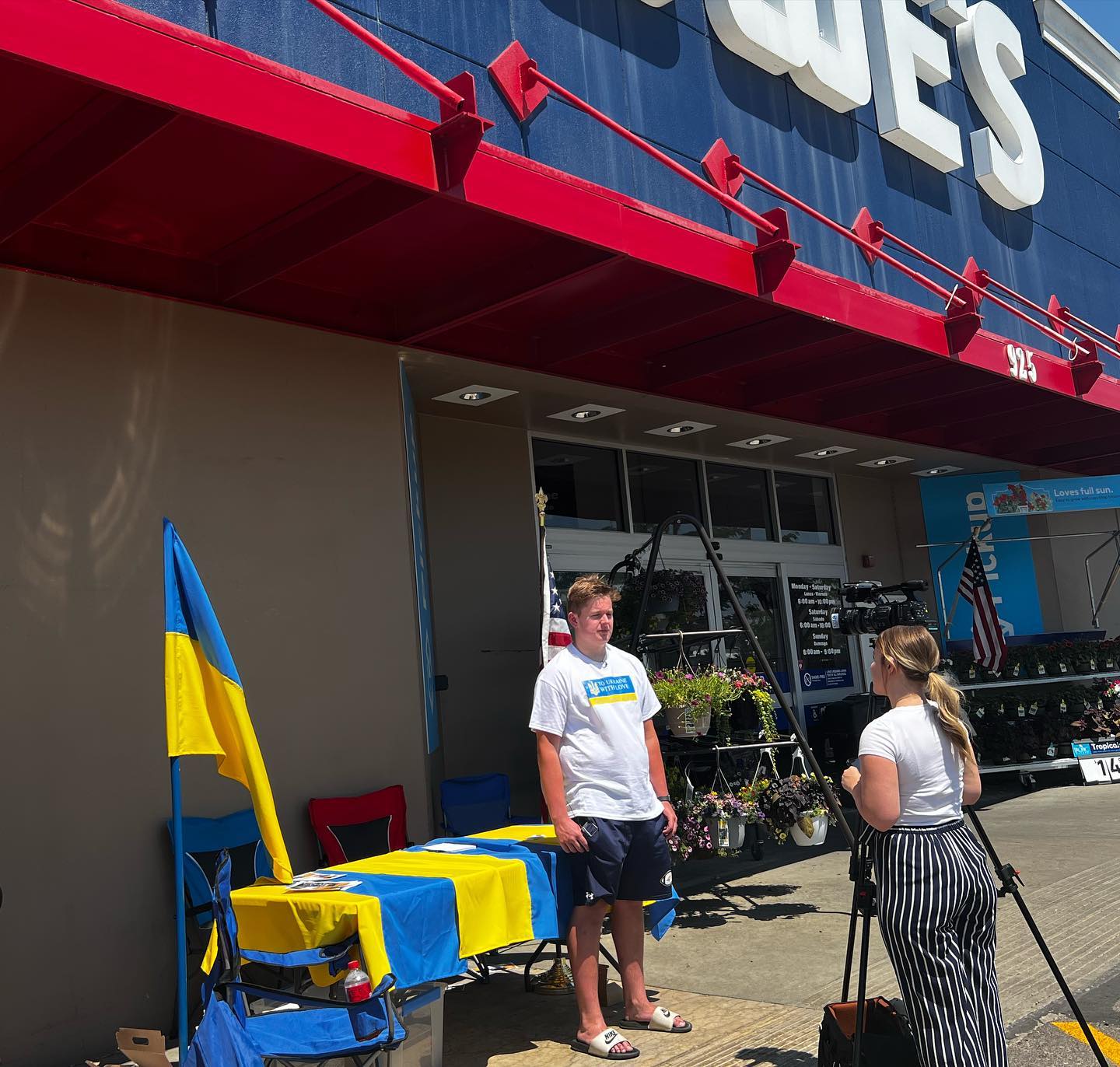 В США школьники собрали деньги на модульные дома для украинцев, и приехали в Макаров для установки