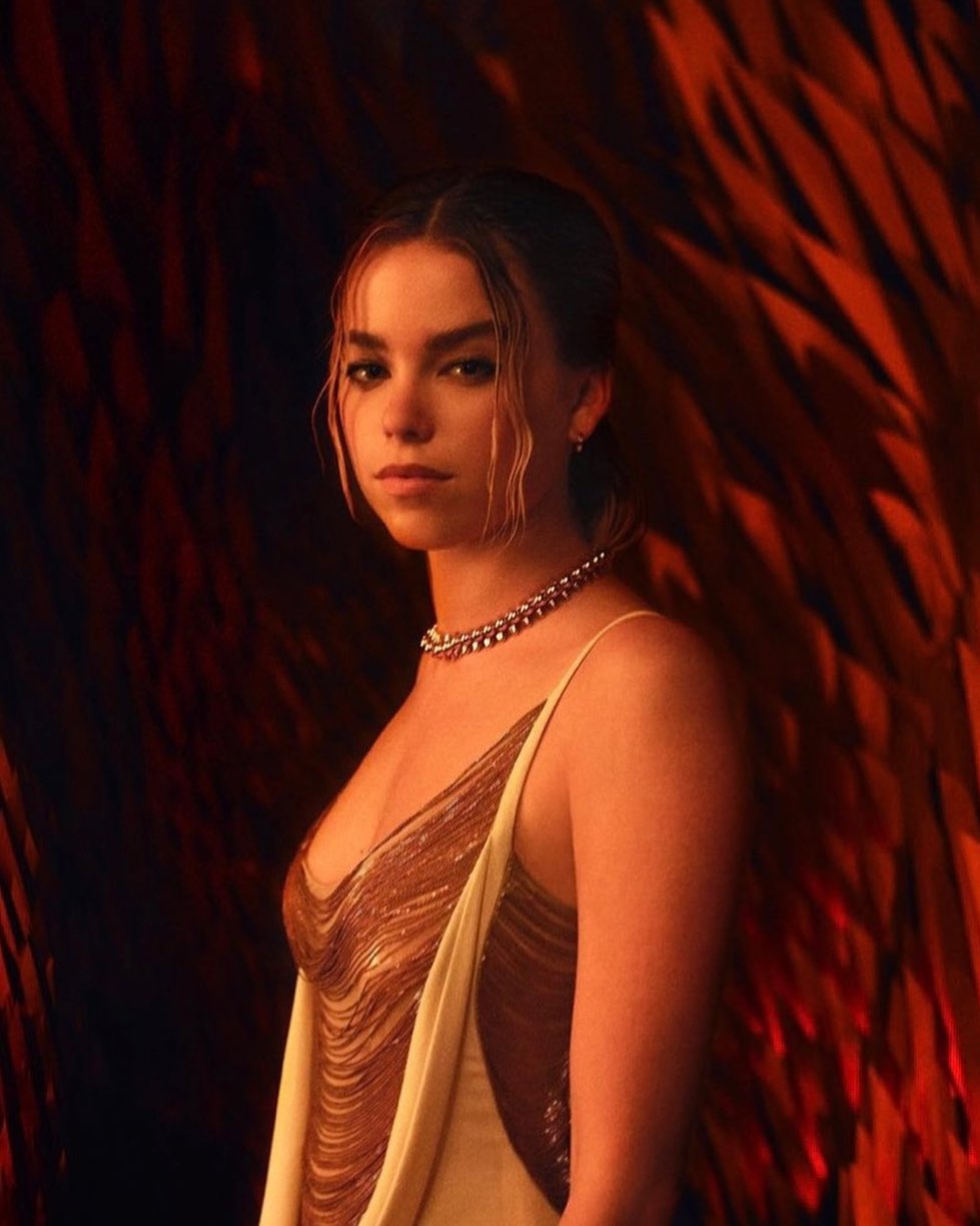 Как в реальной жизни выглядит актриса, сыгравшая Рейниру Таргариен в сериале "Дом Дракона"