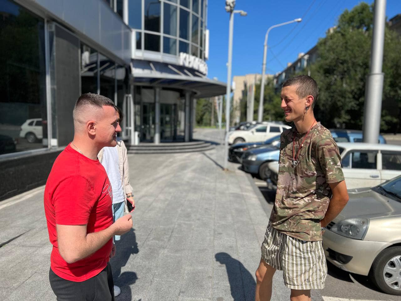 Официант из Киева пешком дошел до Запорожья, чтобы собрать миллион для ВСУ: история путешествия волонтера