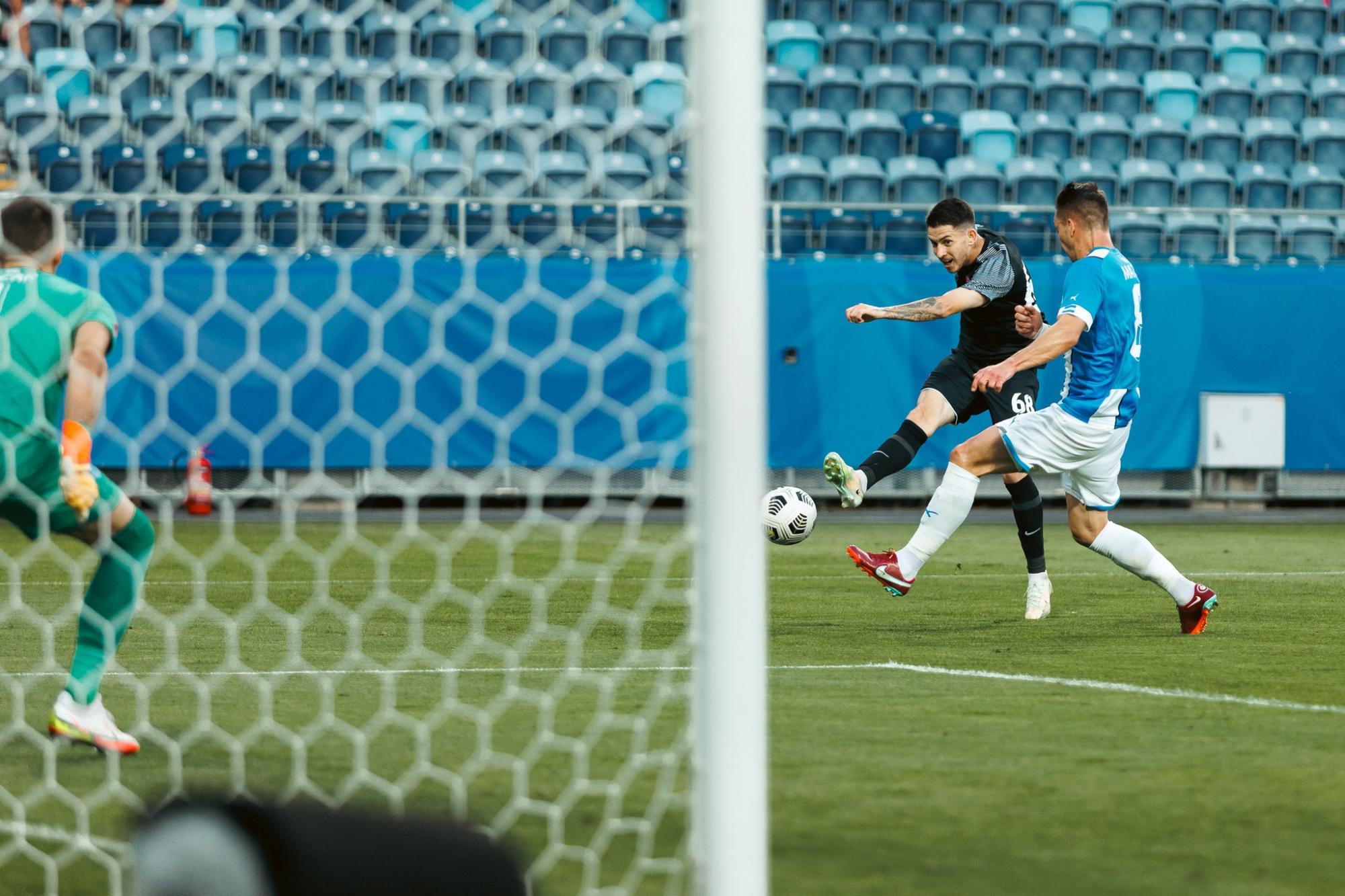 "Заря" минимально обыграла "Университатю" в квалификации Лиги конференций