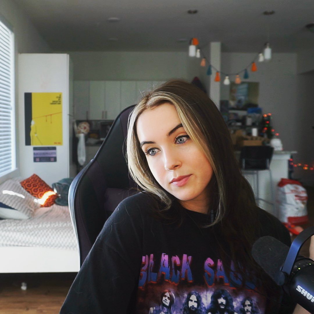 Ця дівчина три роки транслювала своє життя онлайн 24/7: ось як вона виглядає зараз