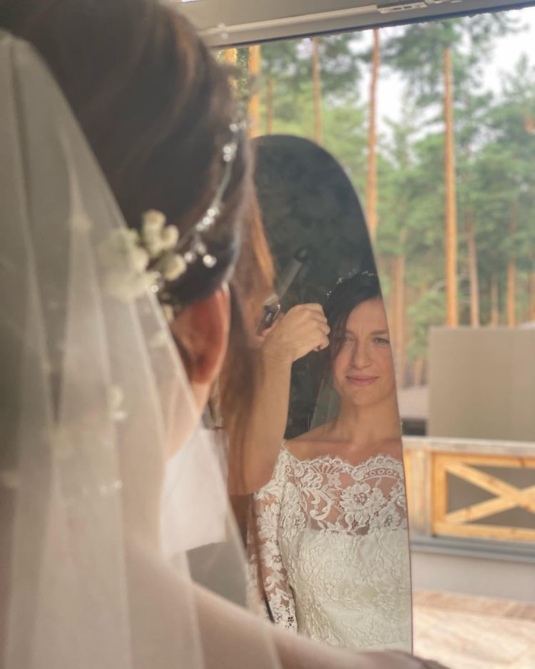 Автор "Орла и решки" Синельников женился: свадьба была в доме в Буче, который разгромили оккупанты