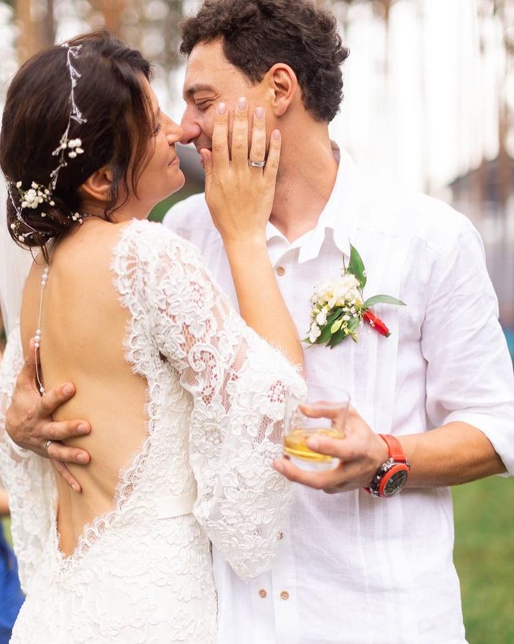 Возлюбленная автора "Орла и решки" тронула постом об их свадьбе: "весной я стала сиротой, летом - женой"