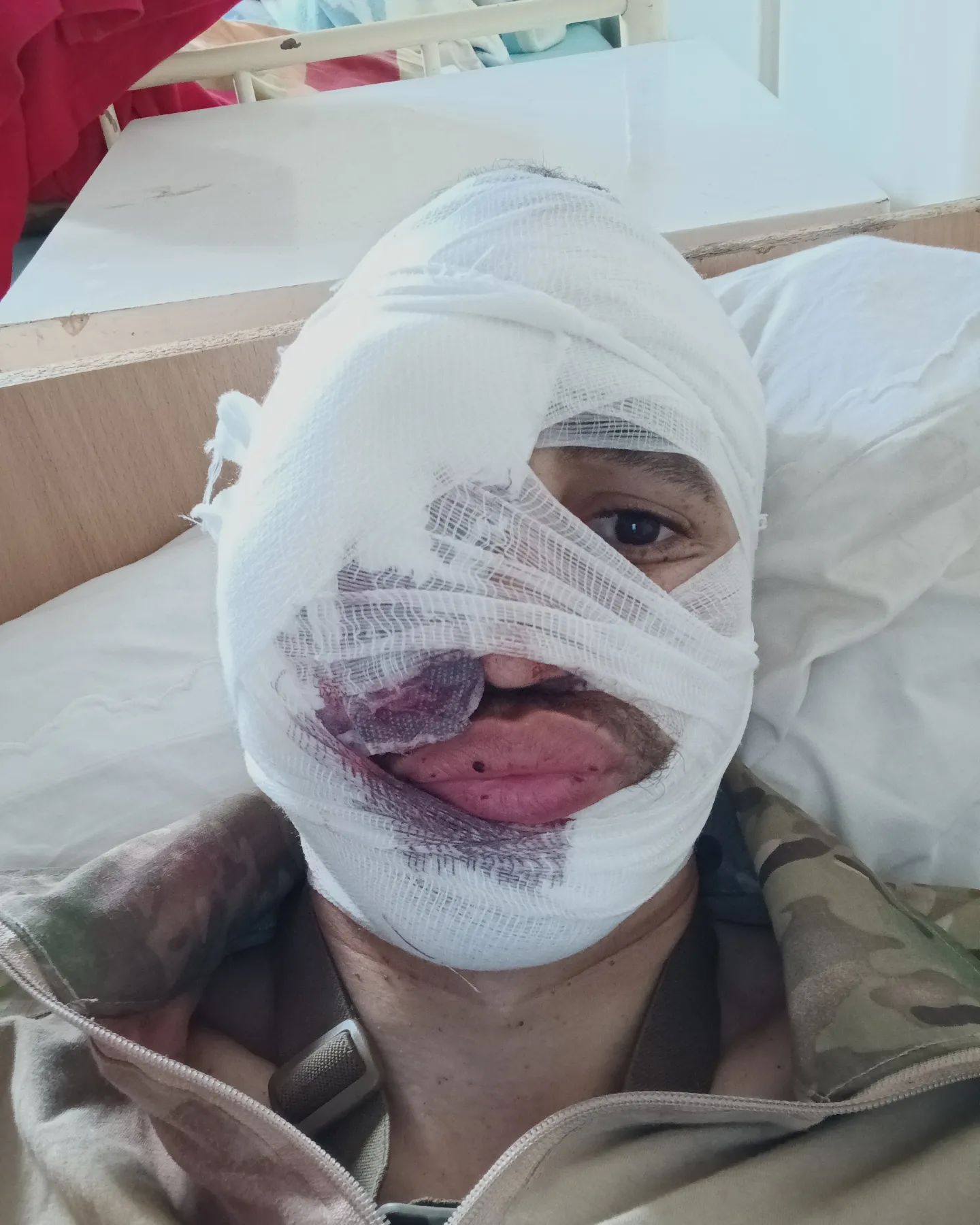 Украинский актер, который воюет на передовой, снова стал папой: милые фото дочки