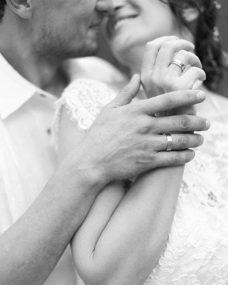 Возлюбленная автора "Орла и решки" тронула постом об их свадьбе: "весной я стала сиротой, летом - женой"