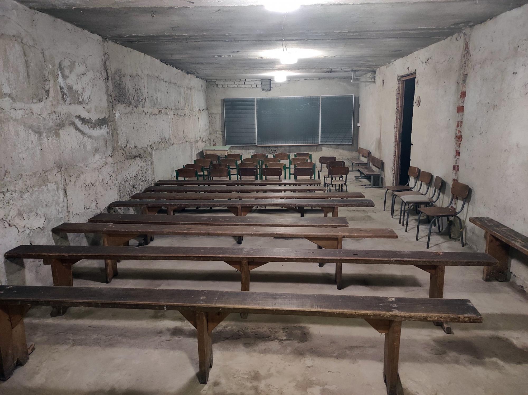 Приятная и комфортная среда. Вот так выглядят первые укрытия в украинских школах (фото)