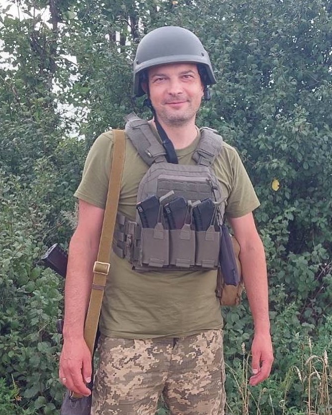 Кумири мільйонів - у формі ЗСУ. Знаменитості, які проміняли червоні доріжки на окопи ще у 2022 році