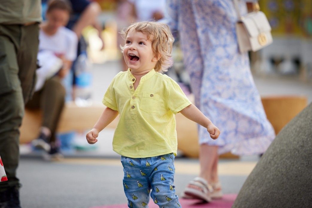 По мотивам известной художницы: возле ОП открыли современную арт-площадку с причудливыми фигурами (фото)