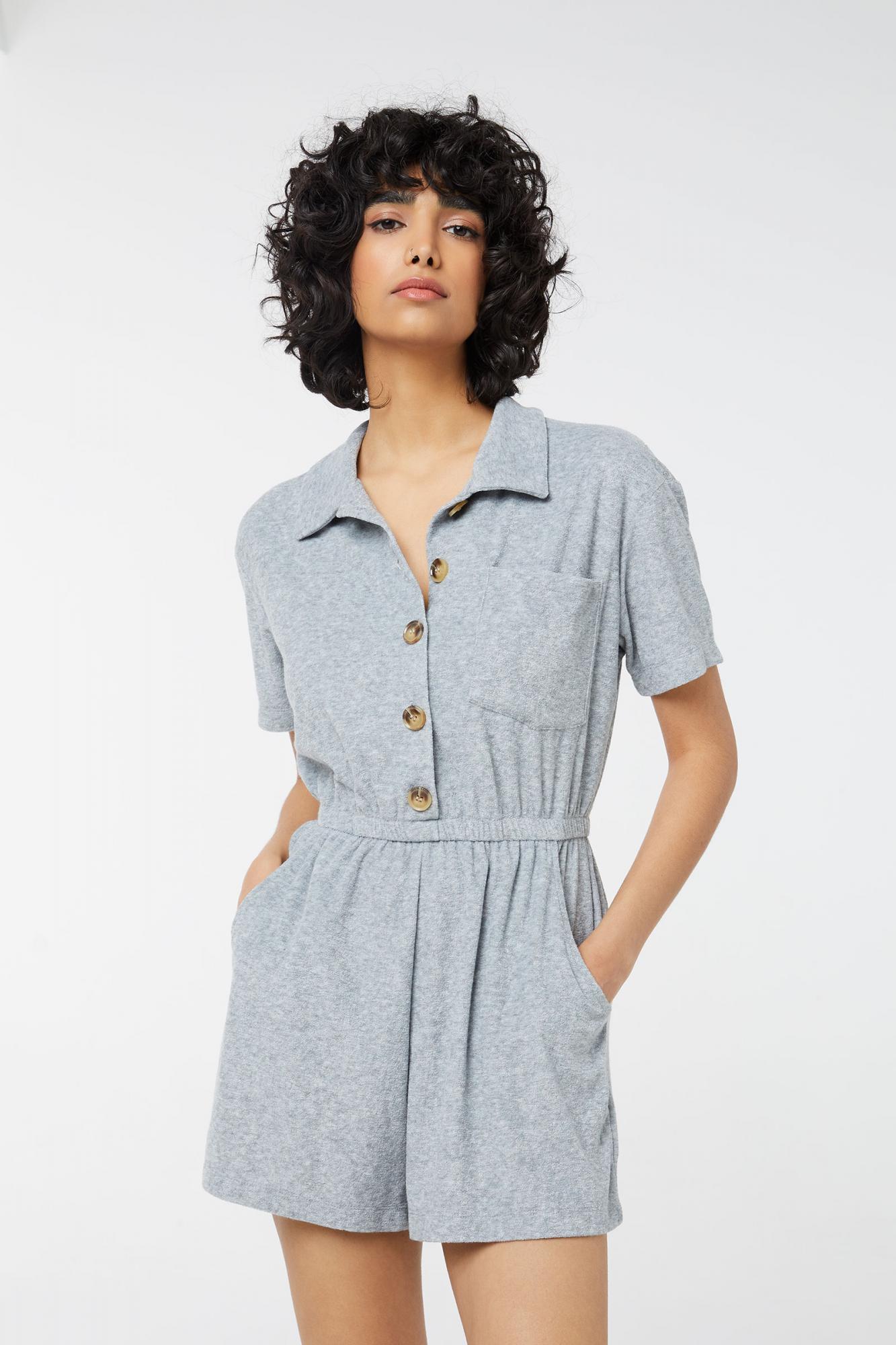 "Пушистая" одежда стала новым трендом лета 2022 года: как носить красиво