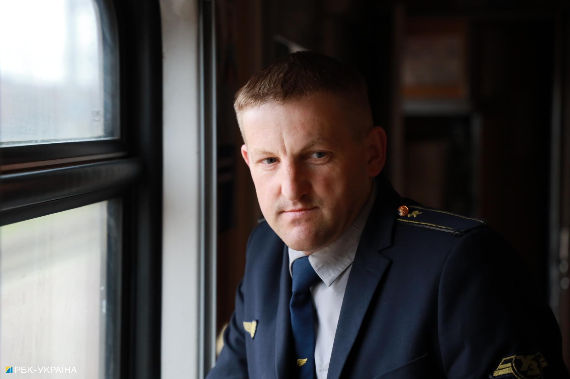 "Будемо їхати, скільки зможе поїзд". Репортаж з евакуаційного рейсу на Донбас