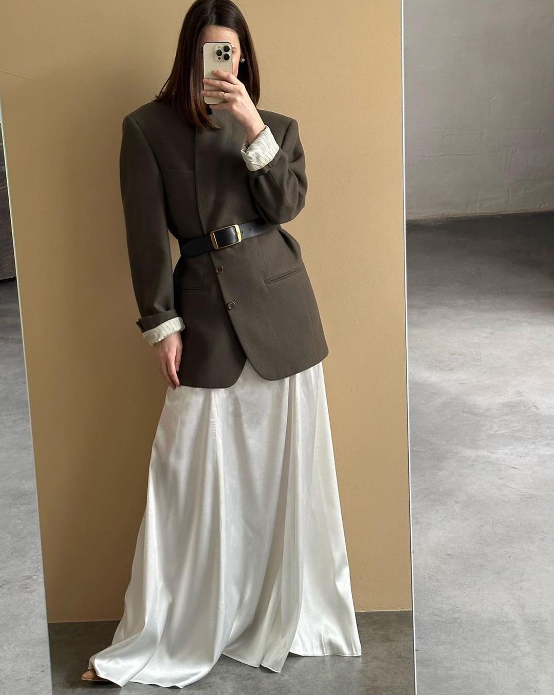 Стилістка показала наймоднішу спідницю 2023: як носити тренд року