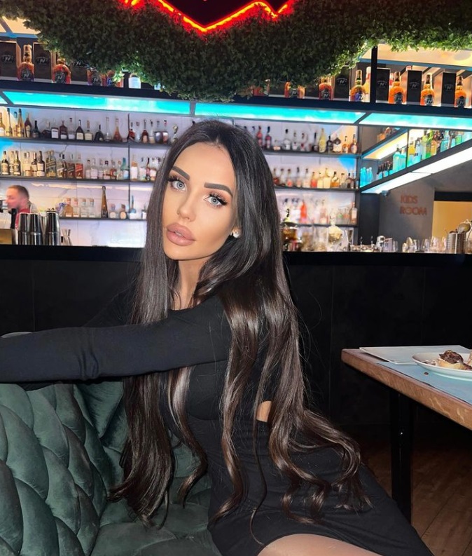 Скандал у Буковелі: ким виявився "мужик в халаті" і що його дружина-блогерка говорить про військового