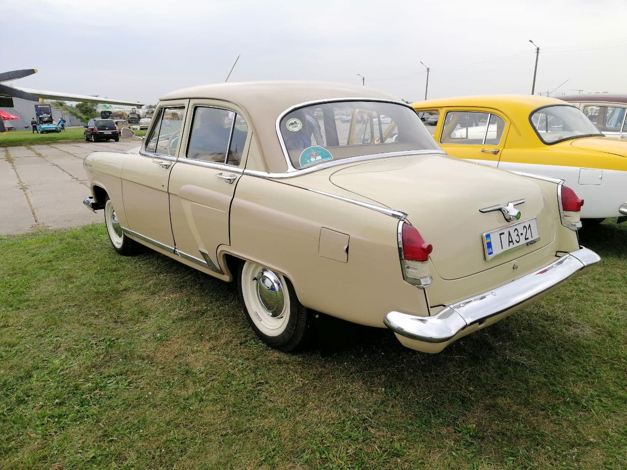 Українець перетворив раритетне радянське авто на стильний електрокар: фото "монстра"