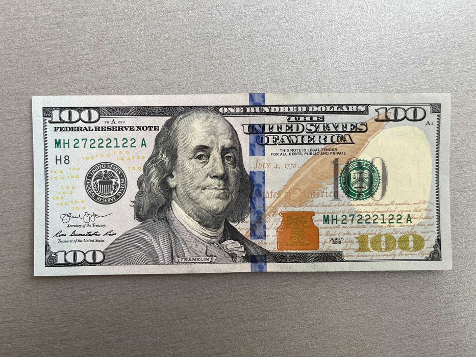 В Україні купюру 100 доларів продають за 40 тисяч: в чому її особливість